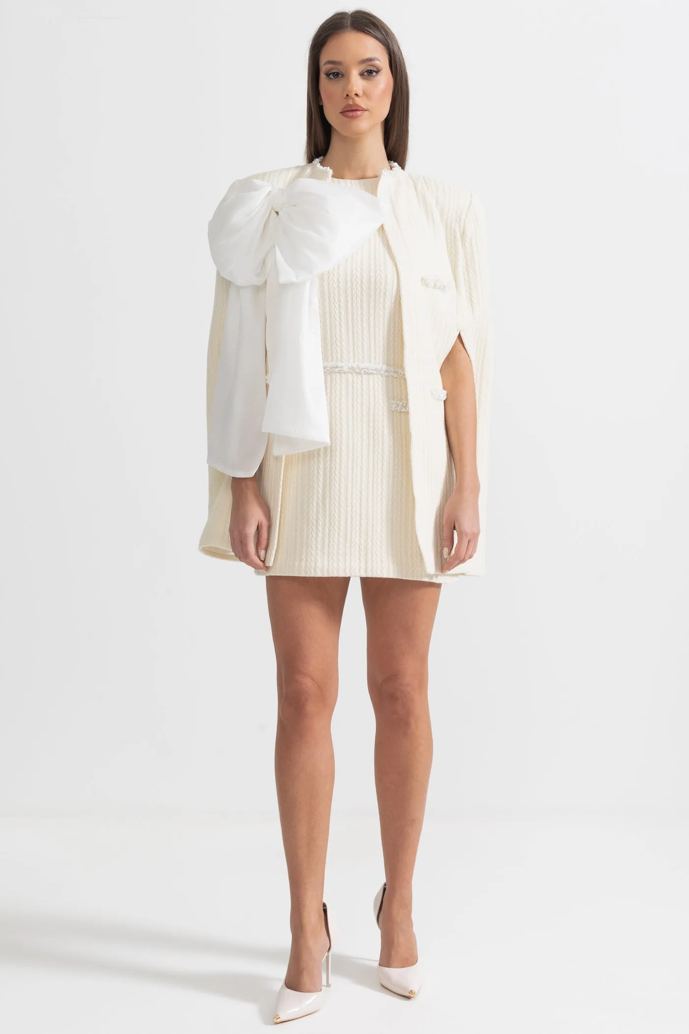 Elegant Textured Overcoat With White Bow Detail - Ivoire