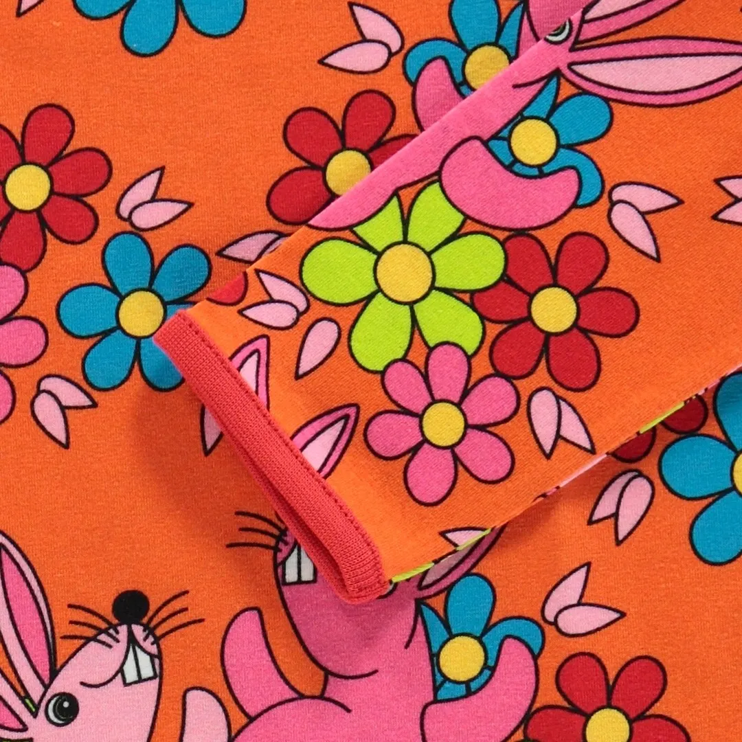 Long-sleeved baby body with rabbits and flowers