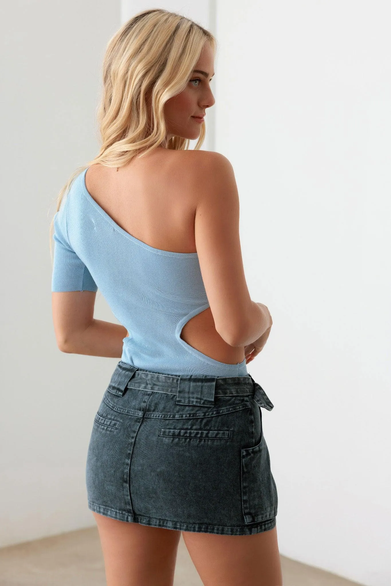One Shoulder Side Cut-Out Stretchy Bodysuit